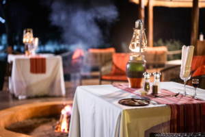 dining at Hoyo Hoyo safari lodge